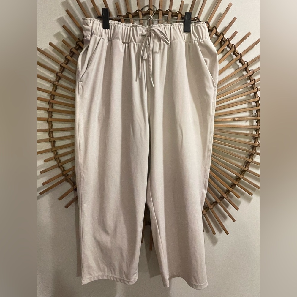 Women’s 32 Degree Pull On Capri Cropped Wide Leg Pants with Drawstring Tan SzL